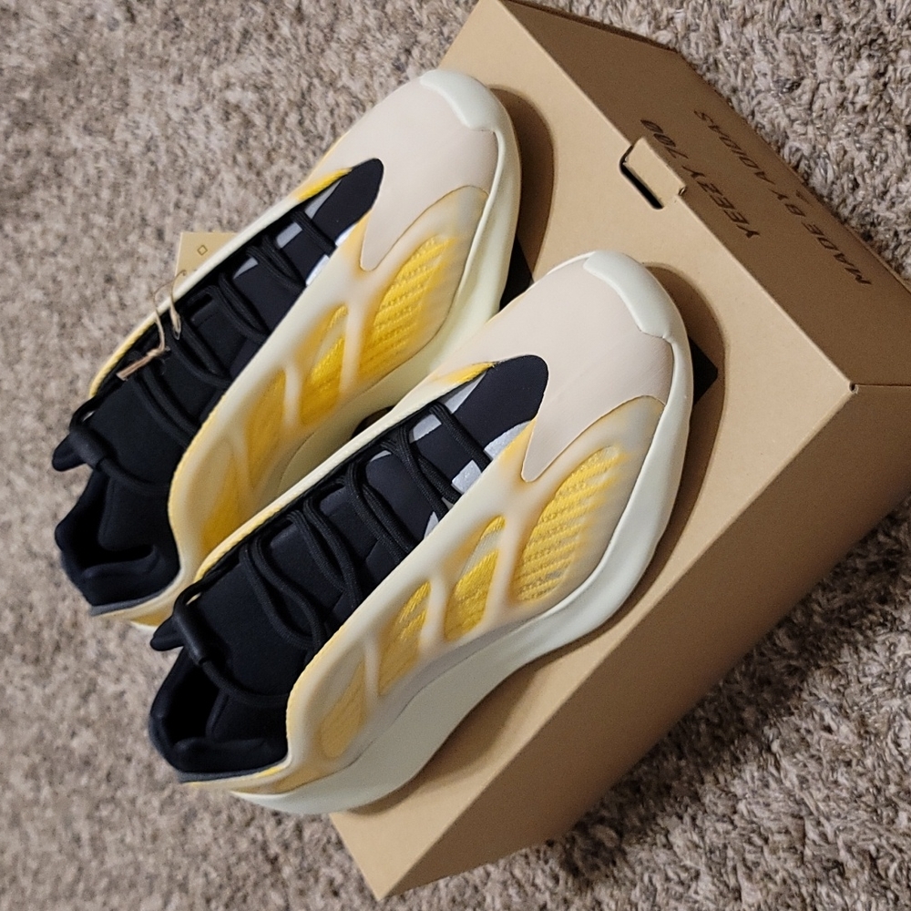 Yeezy 700 V3